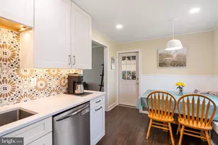 54 Mayflower Rd, Levittown, PA 19056 - Photo 7