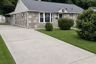 2515 Woodlawn Dr, Bristol, PA 19007 - Photo 3