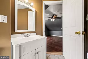 26 Inlet Rd, Levittown, PA 19057 - Photo 21