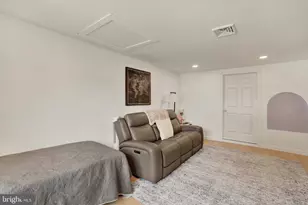42 Burning Bush Ln, Levittown, PA 19054 - Photo 15