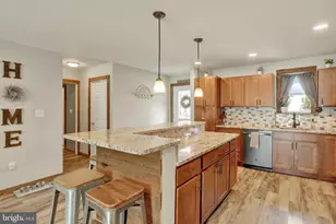 42 Burning Bush Ln, Levittown, PA 19054 - Photo 7