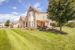 124 Thornhill Ln, Newtown, PA 18940 - Photo 3