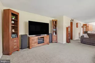 215 Maple St, Warminster, PA 18974 - Photo 9