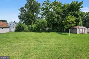215 Maple St, Warminster, PA 18974 - Photo 37