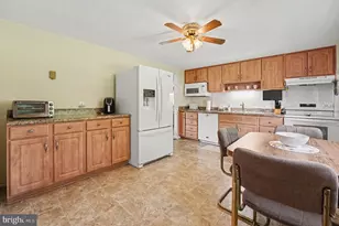 215 Maple St, Warminster, PA 18974 - Photo 17