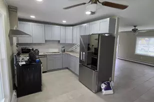 131 Vermont Ln, Levittown, PA 19054 - Photo 5