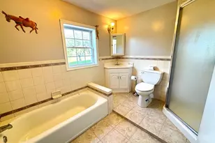 103 Holly Dr, Levittown, PA 19055 - Photo 15