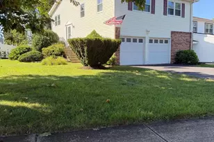 131 Chesapeake Dr, Newtown, PA 18940 - Photo 1