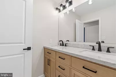 161 E Highland Avenue, Langhorne, PA 19047 - Photo 25