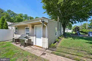 431 Magnolia Dr, Levittown, PA 19054 - Photo 27