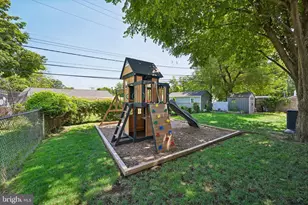 431 Magnolia Dr, Levittown, PA 19054 - Photo 29