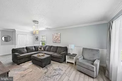 431 Magnolia Drive, Levittown, PA 19054 - Photo 5