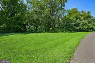 431 Magnolia Dr, Levittown, PA 19054 - Photo 31