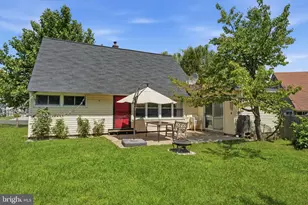 407 Holly Dr, Levittown, PA 19055 - Photo 37