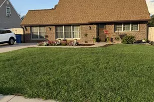 16 Parkside Cir, Levittown, PA 19056 - Photo 1