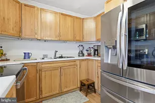 16 Parkside Cir, Levittown, PA 19056 - Photo 11