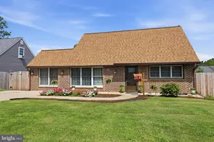 16 Parkside Cir, Levittown, PA 19056 - Photo 1