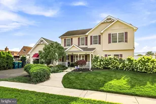 27 Peachtree Ln, Levittown, PA 19054 - Photo 1