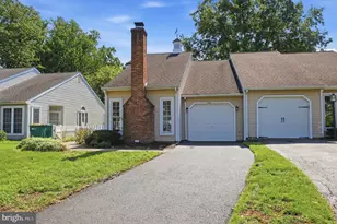 285 Woods Edge Pl, Langhorne, PA 19047 - Photo 3