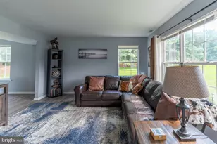 19 Jennifer Dr, Chalfont, PA 18914 - Photo 3
