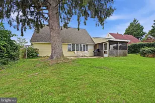 52 Robin Hill Ln, Levittown, PA 19055 - Photo 29