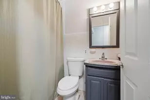 52 Robin Hill Ln, Levittown, PA 19055 - Photo 13