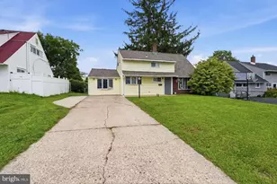 52 Robin Hill Ln, Levittown, PA 19055 - Photo 5