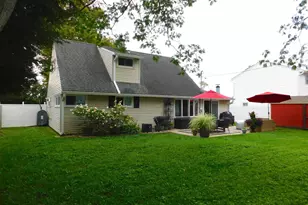 105 Queen Lily Rd, Levittown, PA 19057 - Photo 5