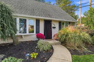 105 Queen Lily Rd, Levittown, PA 19057 - Photo 5