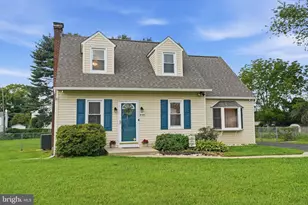 1048 Hawthorne Rd, Bensalem, PA 19020 - Photo 3
