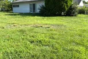 20 Schoolhouse Ln, Levittown, PA 19055 - Photo 1