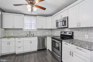 531 Crown St, Morrisville, PA 19067 - Photo 15