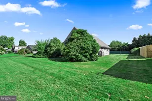 36 Shadywood Rd, Levittown, PA 19056 - Photo 5