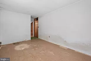 36 Shadywood Rd, Levittown, PA 19056 - Photo 15