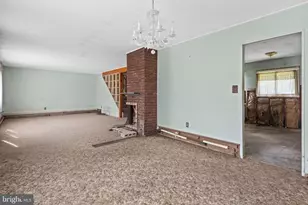 36 Shadywood Rd, Levittown, PA 19056 - Photo 11