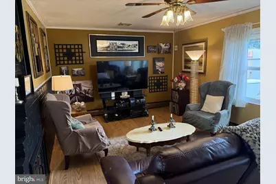 129 Dogwood Drive, Levittown, PA 19055 - Photo 11
