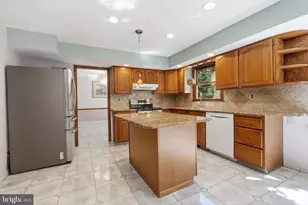558 Newport Cir, Langhorne, PA 19053 - Photo 11