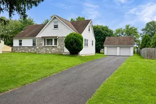 222 Holly Hill Rd, Richboro, PA 18954 - Photo 1