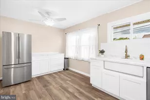 20 New Pond Ln, Levittown, PA 19054 - Photo 5