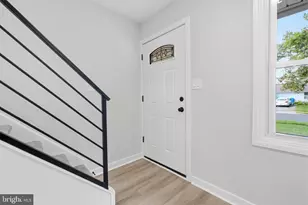 32 Iris Rd, Levittown, PA 19057 - Photo 3