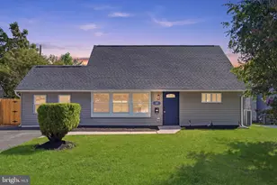 32 Iris Rd, Levittown, PA 19057 - Photo 1