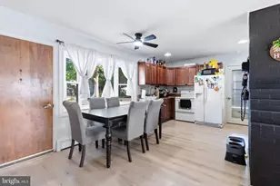 28 Orchard Ln, Levittown, PA 19055 - Photo 7