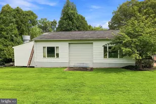 272 W Sandy Ridge Rd, Doylestown, PA 18901 - Photo 33