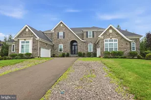 7 Oxford Dr, Ivyland, PA 18974 - Photo 1