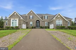 7 Oxford Dr, Ivyland, PA 18974 - Photo 1