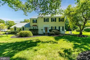 7 Averstone Dr E, Washington Crossing, PA 18977 - Photo 1
