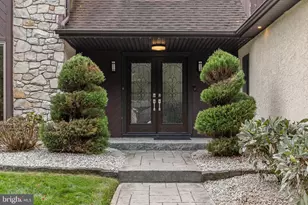 885 Spring View Dr, Southampton, PA 18966 - Photo 3
