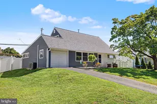 82 Kraft Ln, Levittown, PA 19055 - Photo 5