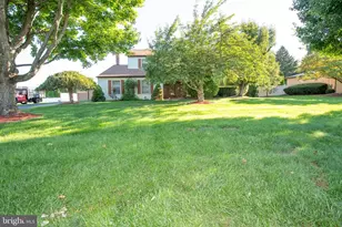 77 Hampton Dr, Southampton, PA 18966 - Photo 1
