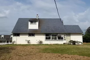 14 Circle Rd, Levittown, PA 19057 - Photo 3